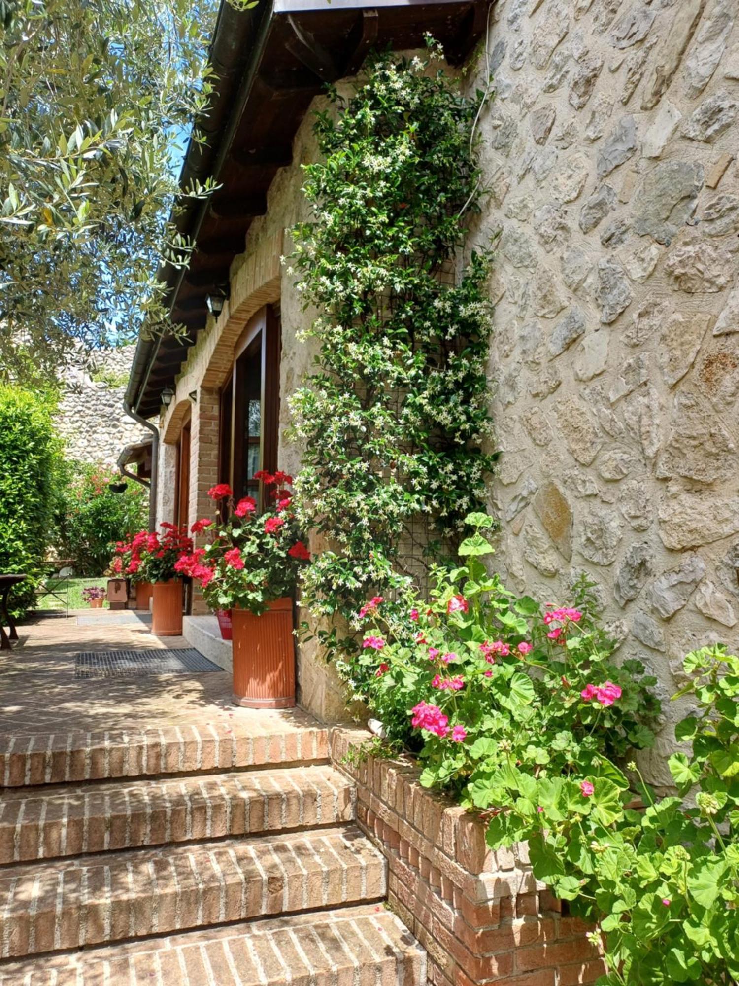 Agriturismo San Giovanni Ad Insulam Isola del Gran Sasso dʼItalia Kültér fotó